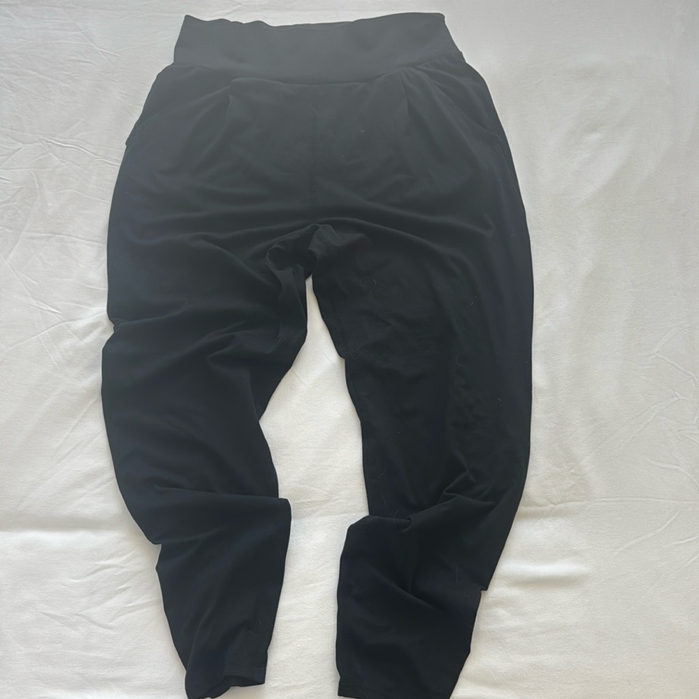 Vuori black joggers